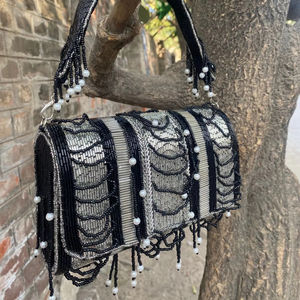 Pochette brodée perlée à la main de qualité supérieure pour femmes sac à main de fête de mariage de luxe élégant gland de perle disponible à la vente - Product Image 1