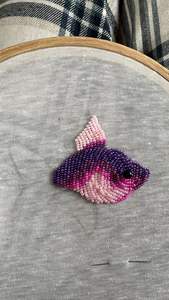 Vente en gros de porte-bonheur artisanaux gravés sur des perles en os au design tribal pour la fabrication de bijoux et le bricolage - Product Image 5