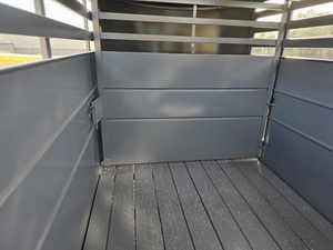 Remorque de transport de chevaux pas chère à vendre, prête à être expédiée, fournisseur d'équipements agricoles - Product Image 3