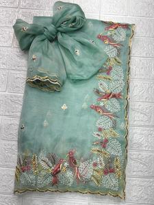 Sari en organza de luxe pour femmes avec broderie au fil et travail de paillettes sur la bordure, motif découpé, fabriqué en Inde - Product Image 4