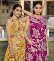Ensemble élégant de cordons en coton imprimé d'une feuille de coton Ensemble deux pièces élégant pour femmes Vêtements décontractés disponibles à la vente d'Inde