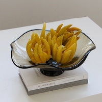 Bixuan Smoky für gepunktete Textur Mundgeblasene Kalknatzglas-Schale mit schwarzem Rand, Wellenkante, fußige Obstplatte, moderne Kunst