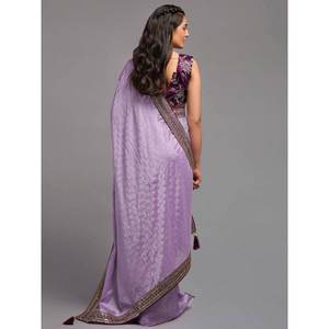 Sari de Chinon con Encaje Pesado Color Lavanda, Elegante Vestimenta de Boda con Detalles Intrincados - Product Image 5