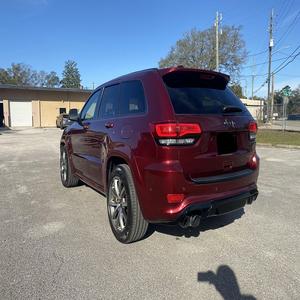 ¡Oferta Imperdible! Jeep Grand Cherokee Trackhawk 2018 impecable, motor V8 supercargado de 707 hp, tracción en las cuatro ruedas, interior rojo rubí oscuro, SUV de lujo. - Product Image 4