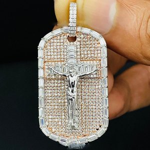 Colgante de Lujo Unisex de Plata de Ley 925 con Cruz de Jesús Personalizada Iced Out, Diamantes de Moissanita VVS, Estilo Hip Hop - Product Image 4