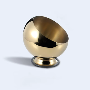 La solidité de l'aluminium garantit que le bol reste résistant aux bosses, fabriqué de manière incroyablement artisanale par des artisans indiens. - Product Image 2