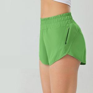 Pantalones cortos deportivos para mujer de fabricación OEM, pantalones cortos ligeros para yoga y entrenamiento físico al aire libre, pantalones cortos para correr con bolsillo con cremallera - Product Image 4