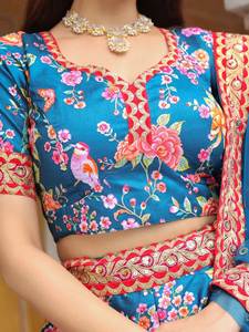Lehenga Choli de Seda con Estampado Floral Azul, Blusa Bordada con Estampado Digital Vibrante, Dupatta de Red Elegante para Ocasiones Festivas, Estilo Bollywood - Product Image 6