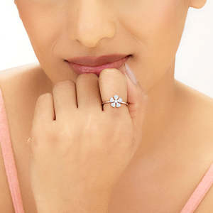 แหวนเพชรลายดอกไม้สไตล์ลำลอง - Product Image 2
