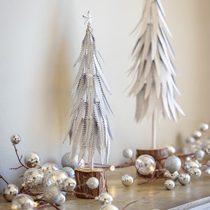 Pièce d'art d'arbre de Noël en métal rustique décor de vacances Vintage pour la maison entrée salle à manger et affichage festif saisonnier - Product Image 4