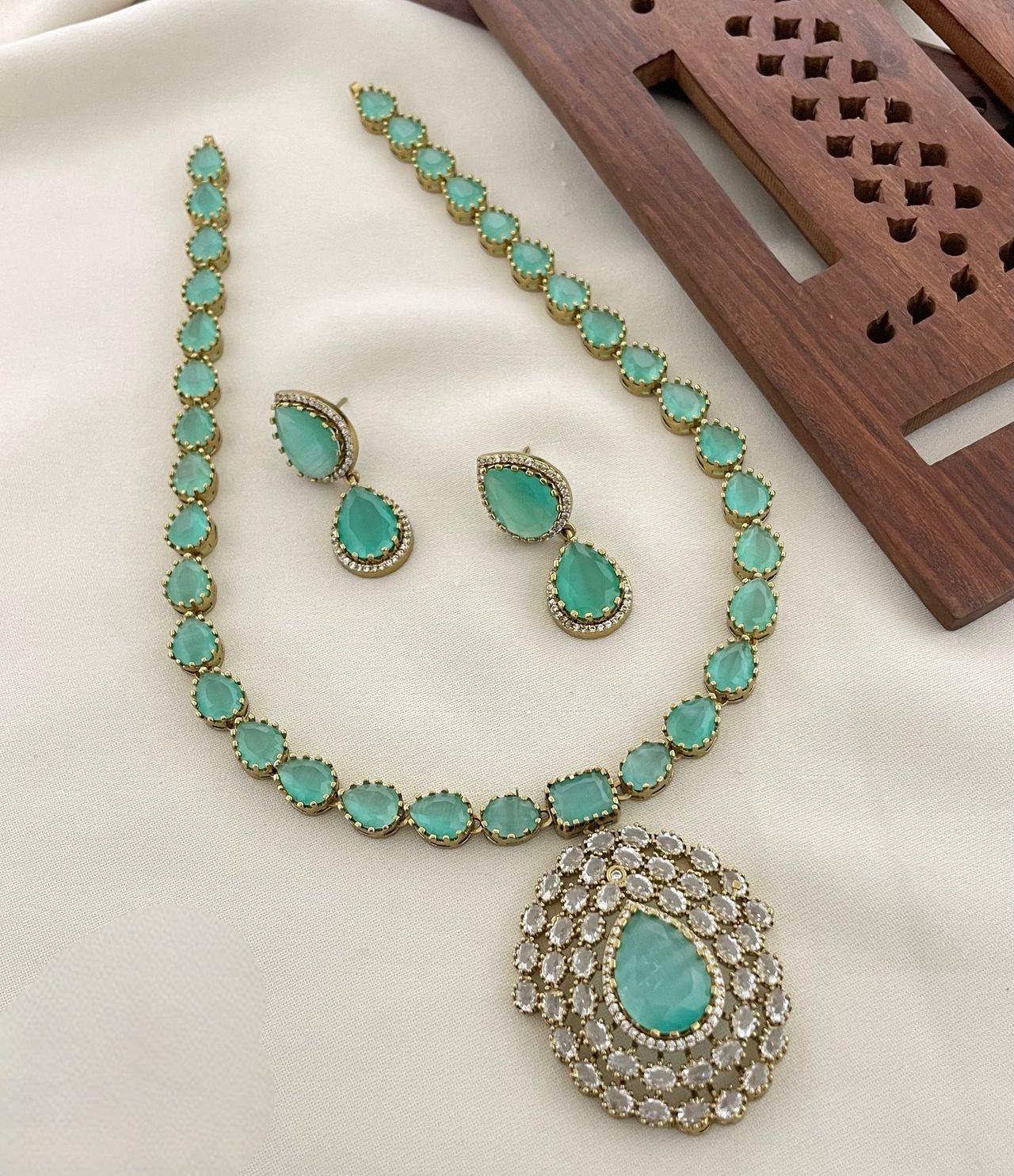 ทะเลสีเขียว