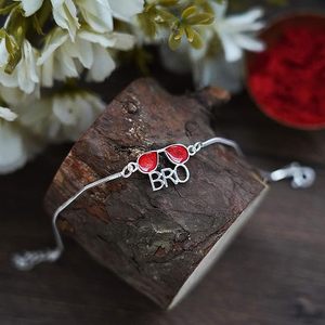 NOVAMART Fine Arihant Gems Jewels Unisex 925 <b>Silver</b> <b>Snake</b> <b>Chain</b> Heart-Shaped Elegant Rudraksha Rakhi Cultural Collectible Jewelr - Product Image 3