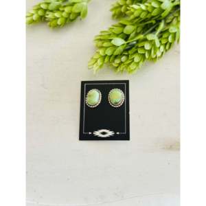 Pendientes de Plata de Ley con Turquesa de la Montaña Sonora Hechos por Navajo, con Engaste de Bisel y Poste - Product Image 1
