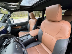 PERFECTO 2025 Le-xus G-X550 Premium+ con HUD, TRANSMISIÓN AUTOMÁTICA, MOTOR V8, PANTALLA TÁCTIL - Product Image 5