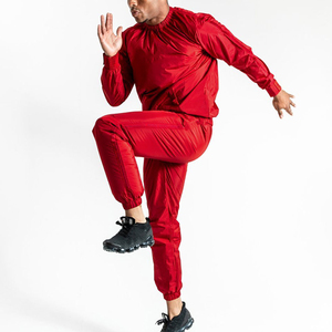Combinaison de sauna amincissante en fibre de polyester rouge unisexe pour hommes et femmes, à la vente, pour une utilisation à domicile, taille élastique, poches, perte de poids - Product Image 1