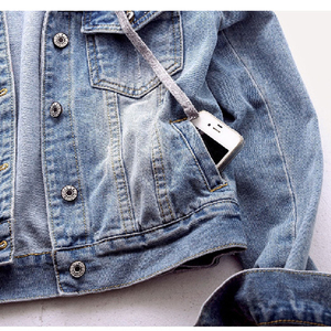 Vente en gros Femme Denim Bleu Veste avec Capuche Manches Longues 2 Poches Avant Logo Personnalisé Couleurs Jeans Tissés en Traitement Brut - Product Image 3