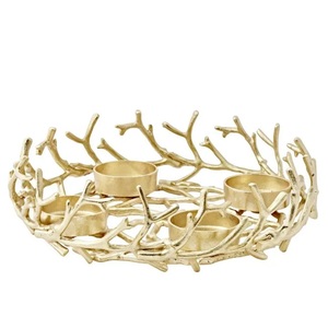 La Menorah d'arbre au design unique imprègne de manière transparente la tradition et la modernité tout en enrichissant votre décoration intérieure. - Product Image 5