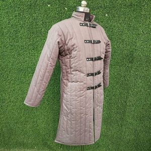 Hecho a mano Medieval Gambeson abrigo grueso acolchado algodón armadura cómodo estilo Vintage recreación invierno traje precios al por mayor - Product Image 2