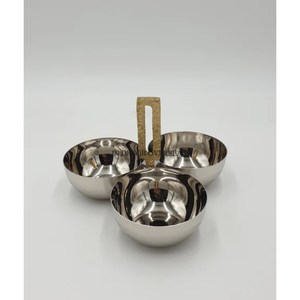 Bol à 3 compartiments de forme ronde en acrylique de meilleure qualité avec support de base en métal robuste plaqué or à prix impressionnant - Product Image 5