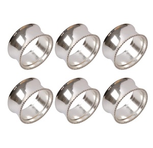 Anillo de Servilleta Plateado Entrelazado con Diseño Metálico Artesanal Superpuesto para una Arreglo de Mesa Sofisticado - Product Image 4