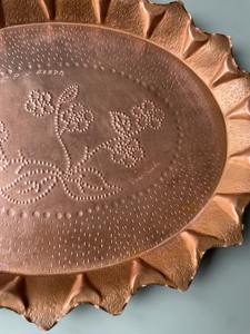 Plateau gravé finition cuivre vintage, idéal pour la restauration à domicile, les restaurants, les hôtels, les fêtes, les réunions de famille et les événements - Product Image 5