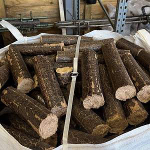 Briquettes de bois dur de qualité supérieure de 6mm granulés de bois à motif de bâton de pin et de sciure de bois à haut rendement énergétique dans un emballage en sac. - Product Image 6