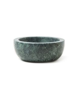 Bol de service en marbre rond profond avec un fini moderne idéal pour servir des salades de fruits apéritifs et des plats gastronomiques - Product Image 1