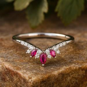 แหวนทับทิมทรงมาร์ควิสแบบโค้ง รุ่น Lab Ruby ประดับเพชร CZ ดีไซน์วินเทจ เรียบหรู เหมาะเป็นของขวัญวันครบรอบสุดพิเศษ - Product Image 1