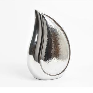 Urne funéraire en métal brillant en forme de larme, argent poli martelé, design personnalisé, urne en métal pour adulte pour la mémoire familiale - Product Image 6