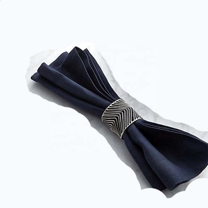 Anillo de servilletas de diseño de copos de nieve con plataforma dorada de acero inoxidable, decoración para banquete de boda, alta gama - Product Image 5