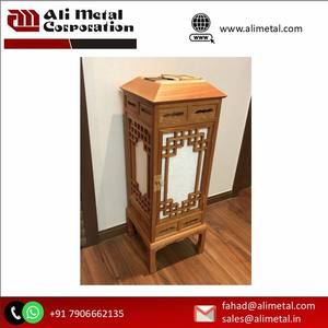 Linterna de marco de madera de decoración navideña para el hogar sostenible moderna con parte superior metálica Otros portavelas y tarros de velas - Product Image 2