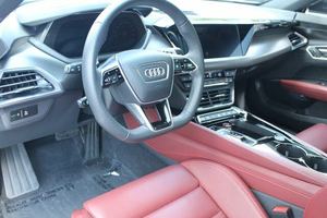Gran Oferta, Excelente Estado: A U D I E - T R O N G T P R E S T I G E Q U A T T R O AWD 2022, Listo para Enviar - Product Image 2