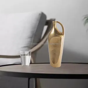 Jarrón de metal hecho a mano de lujo para interiores de hotel con estilo Florero de metal Espacio de escritorio Ocasión de fiesta hecha por Zahid Exports - Product Image 2