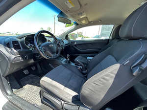 Voiture d'occasion de qualité et abordable, Kia Forte Coupe EX 2015, conduite à gauche - Product Image 2