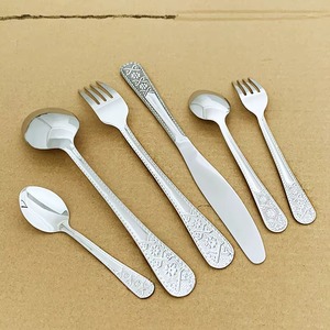 Ensemble de couverts vintage à motif floral, finition argentée, couverts de qualité supérieure, idéal pour les repas en famille, les dîners à domicile et les événements - Product Image 5