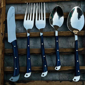 Juego de Cubiertos de Acero Inoxidable Hechos a Mano de Alta Calidad, Ecológicos y Sostenibles, Estilo Industrial, Reutilizables, con Mango de Madera para el Hogar - Product Image 4