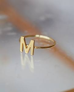 Anillo con Letra Antigua, Joyería de Alfabeto de Inspiración Vintage, Plata de Ley 925 para Hombre y Mujer, Elegante para Uso Diario, Personalizado para Bodas - Product Image 1