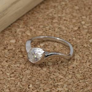 Bague en diamant scintillante unique cultivée en laboratoire plaqué or 10 carats coupe poire VVS2 IGI certifié bijoux exquis cadeau de mariage pour les femmes - Product Image 4
