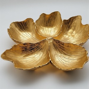 Serveur de fruits secs en aluminium de qualité supérieure avec trois bols en forme de feuille liés en finition dorée conçus pour un dîner élégant - Product Image 2