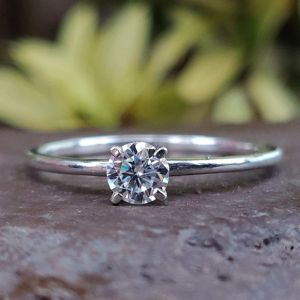 Anillo de Bodas de compromiso de diamante VVS de corte brillante redondo de oro de 10K para mujer Estilo de moda con color VS para fiestas Aniversarios - Product Image 1