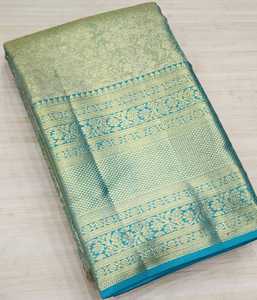 Patrones dorados intrincados de Saree Pishwas hechos a medida con motivos geométricos florales en una viscosa Modal de boda de base roja magenta - Product Image 3