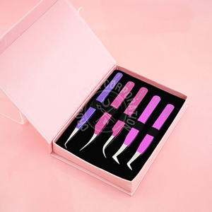 Pince à cils professionnelle avec embouts en fibre pour l'isolation et la conception légère des cils volumineux - Product Image 1