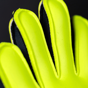 Gants de gardien de but de football personnalisés Gants de gardien de but professionnels de football en latex Gants de gardien de but de football antidérapants et résistants à l'usure - Product Image 4