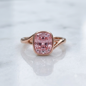 Bague de fiançailles et de mariage classique en or rose 18 carats avec diamant de laboratoire rose vif fantaisie taille coussin de 3,00 carats, certifié IGI - Product Image 1