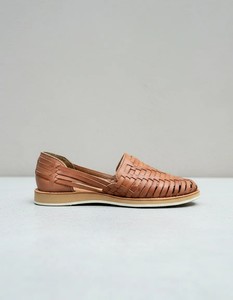 รองเท้าหนังสีแทนแบบถัก สวมใส่สบาย เหมาะสำหรับเดินเล่นกลางแจ้งแบบลำลอง - Product Image 4