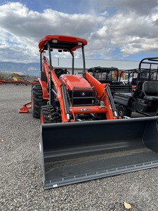 Chargeuse-pelleteuse Kubota M62 d'occasion, chargeuse sur pneus, avec cabine, moteur diesel, équipement agricole et de construction - Product Image 6