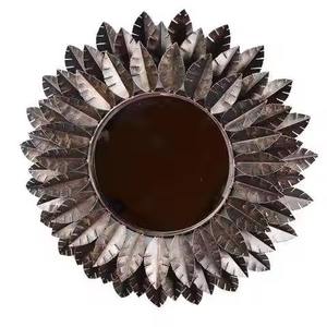 กระจกติดผนังดีไซน์ใบไม้แบบโบราณกรอบโลหะหรูหราสำหรับห้องนั่งเล่นในบ้านโรงแรมห้องโถงของตกแต่งภายในที่มีสไตล์ - Product Image 1