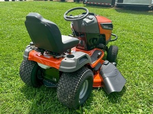 Tractor de césped Husqvarna TS 148XK 48 "24HP KOH - Product Image 3
