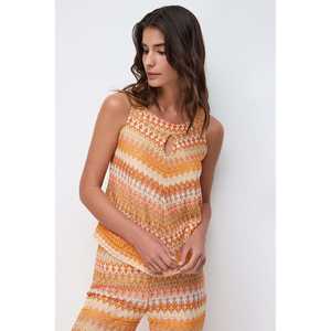 Blusa con cuello halter y estampado étnico - Product Image 5