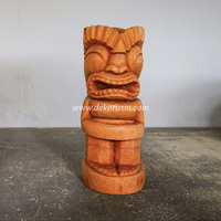 Statues Totemiques en Bois de Coco Art Déco Sculptées à la Main Écologiques Durables Sculpture en Bois pour Décoration Intérieure Île Tropicale
